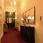 فندق Alexander 3*