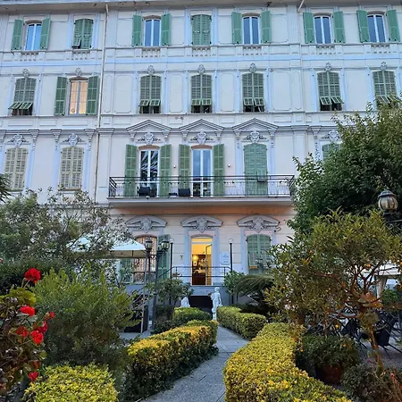 Alexander & Hotell 3*