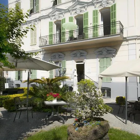 Alexander Hotel