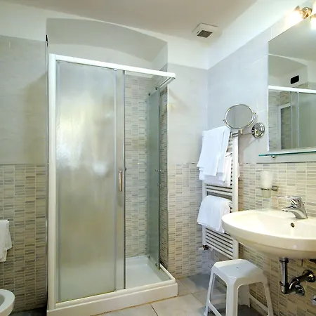 Alexander & Ξενοδοχείο 3*