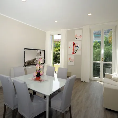 Ξενοδοχείο Alexander & 3*